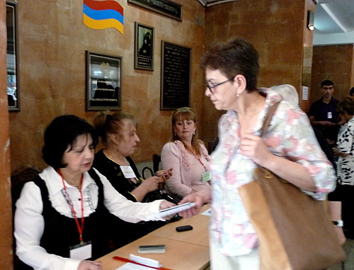 Один из избирательных участков в день голосования на выборах в Совет старейшин Еревана 5 мая 2013 г. Фото Армине Мартиросян для "Кавказского узла"