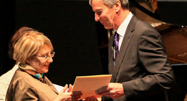 Азербайджанская правозащитница Лейла Юнус во время награждения международной премией имени Теодора Хеккера. Германия, 5 мая 2013 г. Фото Азиза Каримова для "Кавказского узла"