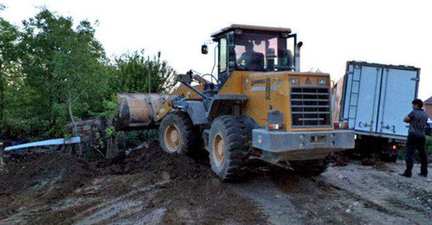 Ликвидация последствий аварии на Алханчуртском канале. Назрань, 10 мая 2013 г. Фото Магомеда Ханиева