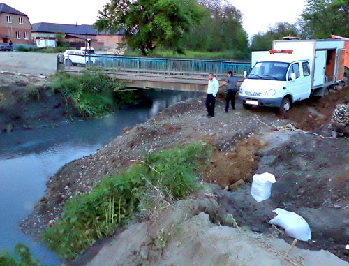 Авария на Алханчуртском оросительном канале. Назрань, 10 мая 2013 г. Фото Магомеда Ханиева
