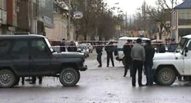 На месте убийства. Махачкала, 14 мая 2013 г. Фото http://05.mvd.ru/