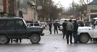 На месте убийства. Махачкала, 14 мая 2013 г. Фото http://05.mvd.ru/ На месте убийства. Махачкала, 14 мая 2013 г. Фото http://05.mvd.ru/