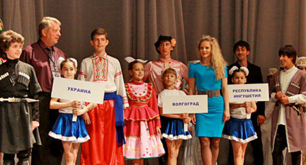 Церемония открытия III международного фестиваля детских хореографических коллективов "Танцевальное шоу Кавказа - Танец дружбы". Владикавказ, 12 мая 2013 г. Фото Владимира Иванова для "Кавказского узла"