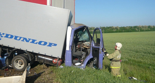 Последствия ДТП в Кавказском районе Краснодарского края. 14 мая 2013 г. Фото пресс-службы ГУ МВД по Краснодарскому краю, http://23.gibdd.ru