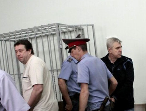 Василий Крутько (справа) в зале суда. Краснодарский край, 15 мая 2013 г. Фото: Николай Хижняк, http://via.me/Dr_Khizhnyak
