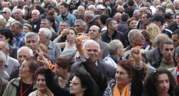Митинг партии "Наследие" на площади Свободы в Ереване 9 апреля 2013 г. Фото Армине Мартиросян для "Кавказского узла"