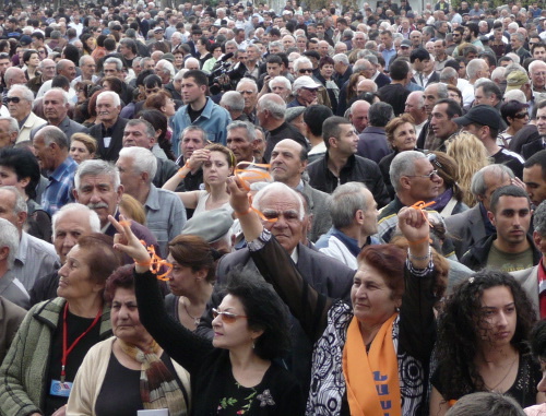 Митинг партии "Наследие" на площади Свободы в Ереване 9 апреля 2013 г. Фото Армине Мартиросян для "Кавказского узла"
