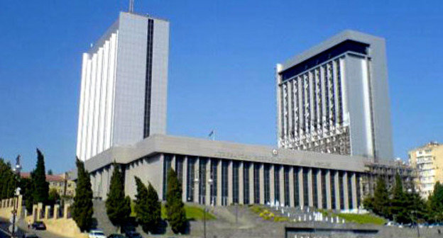 Парламент Азербайджана, Баку. Фото: Петр Королев, http://hvylya.org/