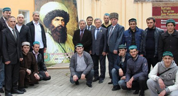 Участники торжественных мероприятий в связи с открытием историко-мемориальной комнаты имама Шамиля в Калуге. 27 апреля 2013 г. Фото Фериды Ибрагимовой