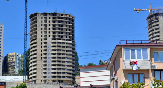 Застройка оползневого склона горы Виноградная в Сочи. Май 2013 г. Фото Светланы Кравченко для "Кавказского узла"