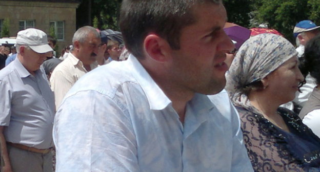 Митинг в поддержку Солтана Семенова в Карачаевске 1 июня 2013 г. Фото Аси Капаевой для "Кавказского узла"