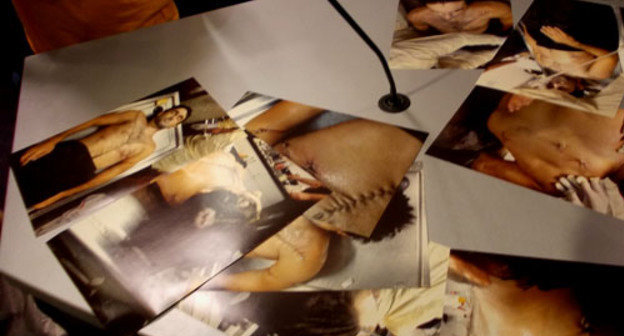 Фото Ибрагима Тодашева, представленные на пресс-конференции. Москва, 30 мая 2013 г. Фото Карины Гаджиевой для "Кавказского узла" 

