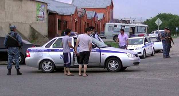 Силовые структуры проводят "оперативно-профилактические мероприятия" на территории Баксанского района КБР. 1 июня 2013 г. Фото пресс-службы МВД по Кабардино-Балкарской Республике, http://07.mvd.ru