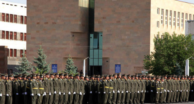 Курсанты на плацу Военного института имени Вазгена Саргсяна в Ереване. Фото: mil.am