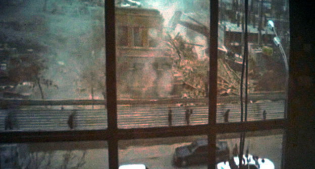 Кадр из короткометражного фильма, рассказывающего о сносе старых домов в Ереване, на экране XI Международного кинофестиваля короткометражного кино "Один кадр – одна минута". Ереван, 5 июня 2013 г. Фото Армине Мартиросян для "Кавказского узла"