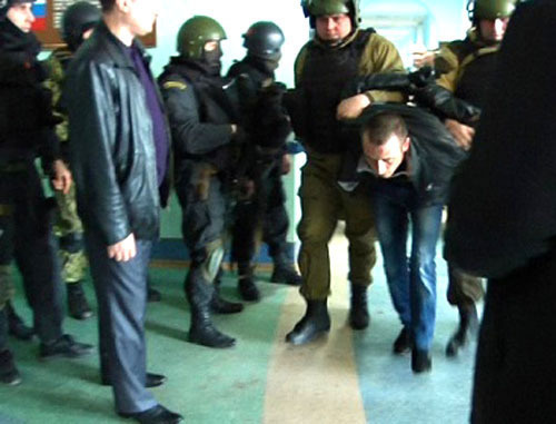 Задержание Александра Купцова. Астрахань, 14 марта 2013 г. Фото: пресс-служба УМВД по Астраханской области. 