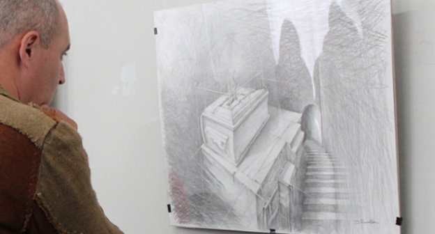 На выставке Рустама Сардалова в Национальном музее Северной Осетии. Владикавказ, 11 июня 2013 г. Фото Эммы Марзоевой для "Кавказского узла"