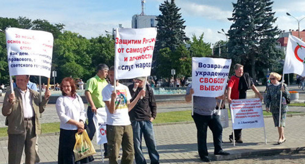 Участники "Марша свободы" потребовали отставки губернатора. Ставрополь, 12 июня 2013 г. Фото Константина Ольшанского для "Кавказского узла"