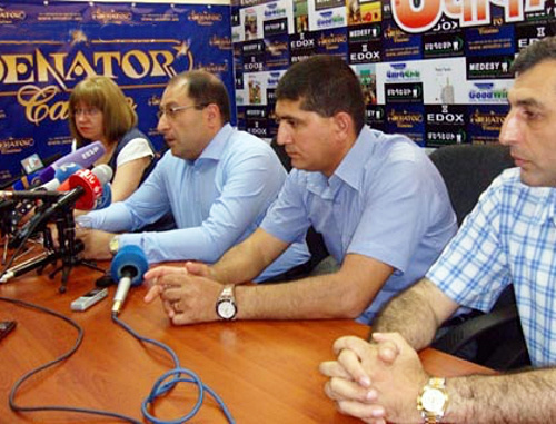 Члены инициативной группы адвокатов на пресс-конференции, посвященной готовящейся забастовке. Ереван, 25 мая 2013 г. Фото: http://www.pastinfo.am
