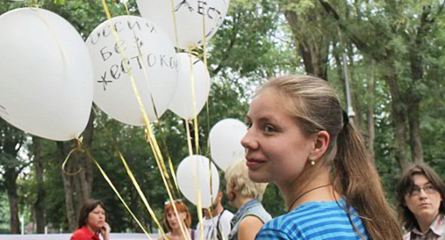 Участники пикета против жестокого обращения с животными. Краснодар, 15 июня 2013 г. Фото Андрея Кошика для "Кавказского узла"