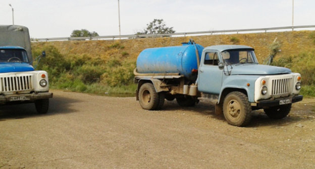 Цистерна с питьевой водой. Астраханская область. Фото пресс-службы ГУ МЧС по Астраханской области, http://www.30.mchs.gov.ru