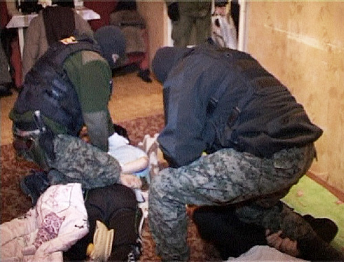 Сотрудники полиции проводят задержание. Фото: http://pfo.mvd.ru