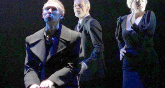 Премьера спектакля "Гамлет" в Краснодарском академическом театре драмы им. Горького. Декабрь 2011 г. Фото: © Виктория Трубникова, ЮГА.ру