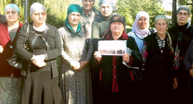 Родственники погибших 13 октября 2005 г. Кабардино-Балкария, Нальчик, октябрь 2012 г. Фото Анны Арсеньевой для "Кавказского узла"