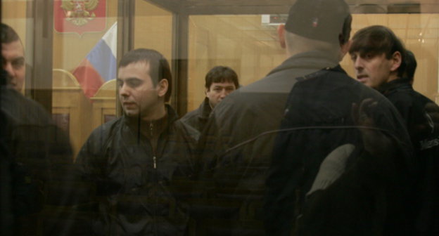 Обвиняемые в подрыве "Невского экспресса" перед началом судебного заседания в Тверском областном суде. 27 января 2012 г. Фото Татьяны Гантимуровой для "Кавказского узла