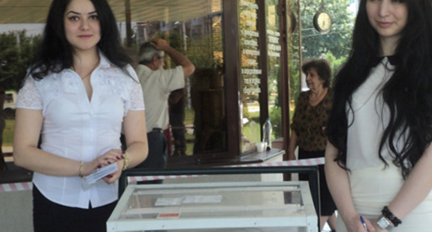 Телемарафон по сбору средств для оказания гуманитарной помощи сирийским черкесам. КБР, Нальчик, 29 июля 2013 г. Фото Луизы Оразаевой для "Кавказского узла"