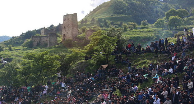 Турнир по смешанным единоборствам М-1 Сhallenge 40 "Битва в Горах" в селении Эги-Кал. Ингушетия, Джейрахское ущелье, 8 июня 2013 г. Фото: ingushetia.ru