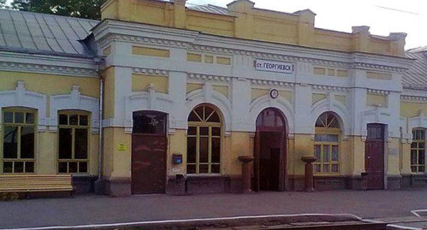 Железнодорожный вокзал Георгиевск, Ставропольский край. Фото: Ален Катин, http://ru.wikipedia.org/