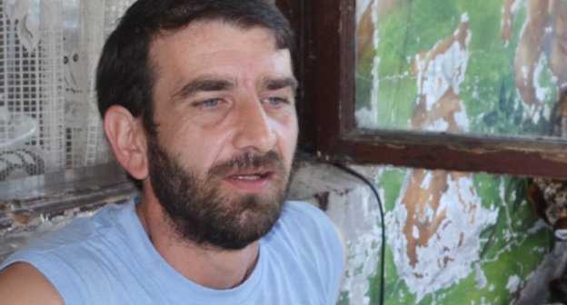 Мардирос Демерчян в своем доме после выписки из больницы. Сочи, Адлер, 27 июня 2013 г. Фото Светланы Кравченко для "Кавказского узла"