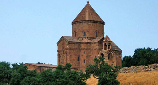 Армянская церковь Святого Креста на острове Ахтамар (Турция). Фото Mishukdero, http://commons.wikimedia.org/