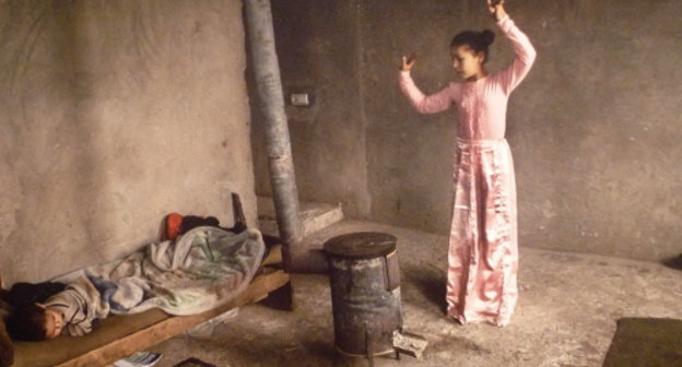 Фоторабота Мэри Агаханян, посвященная женщинам села Гегарот, на выставке Mother Armenia в Ереване. Фото Армине Мартиросян для "Кавказского узла"