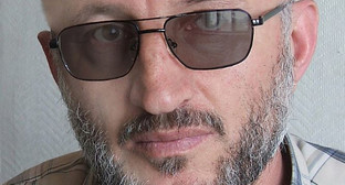 Ахмеднаби Ахмеднабиев. Фото с личной страницы журналиста на Facebook. Ахмеднаби Ахмеднабиев. Фото с личной страницы журналиста на Facebook.