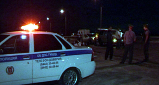 Волгоградская область, Городищенский район, 10 июля 2013 г. Задержание подозреваемых в избиении депутата Госдумы на посту ДПС. Фото пресс-службы ГУ МВД России по Волгоградской области, http://34.mvd.ru