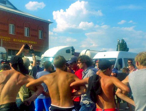 Акция протеста с требованием о депортации уроженцев Чечни. Саратовская область, Пугачев, 7 июля 2013 г. Фото: LRossenko, http://charter97.org/