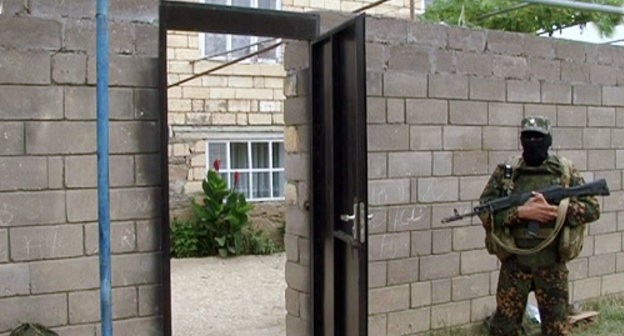 Оперативно-розыскные мероприятия в селе Геджух Дербентского района Дагестана, в ходе которых были обнаружены и уничтожены самодельные взрывные устройства. 11 июля 2013 г. Фото НАК, http://nac.gov.ru