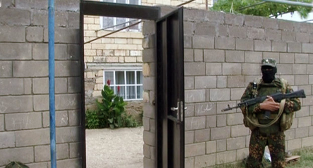 Оперативно-розыскные мероприятия в селе Геджух Дербентского района Дагестана, в ходе которых были обнаружены и уничтожены самодельные взрывные устройства. 11 июля 2013 г. Фото НАК, http://nac.gov.ru