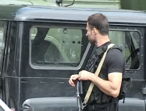 Сотрудник силовых структур во время спецоперации в Чечне 8 июля 2013 г. Кадр из видеосъемки пресс-службы МВД Чечни, http://mvdchr.ru