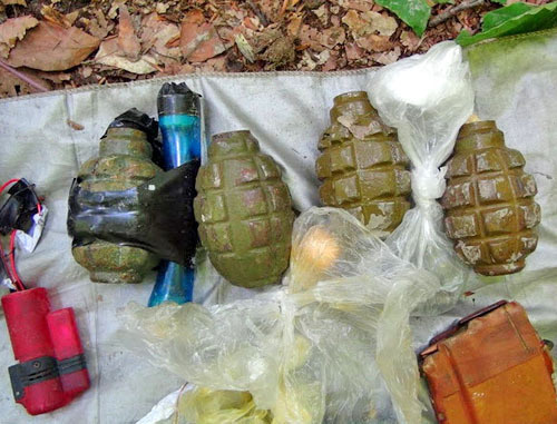 Боеприпасы, найденные в ходе оперативно-разыскных и поисковых мероприятий на территории Урванского района Кабардино-Балкарии. Июнь 2013 г. Фото http://nac.gov.ru/