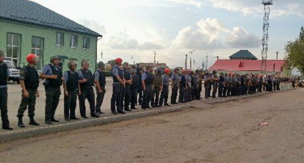 Полиция на площади вокзала в Пугачеве. Саратовская область, 10 июля 2013 г. Фото http://news.sarbc.ru/