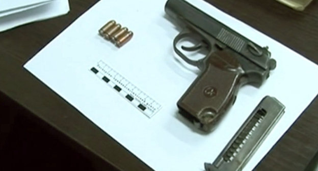 Оружие, изъятое при задержании подозреваемых в нападении на депутата Госдумы Романа Худякова. Фото пресс-службы  ГУ МВД России по Волгоградской области