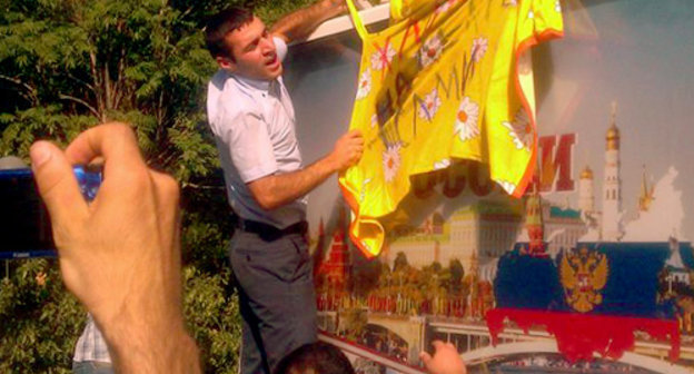 Акция в поддержку гражданина Армении Грачьи Арутюняна, обвиняемого в совершении ДТП под Подольском. Ереван, 16 июля 2013 г. Фото: Tro Garabedian, https://www.facebook.com/tro.garabedian