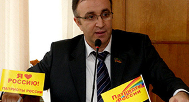 Лидер регионального отделения и руководителя фракции "Патриоты России" Эдуард Хидиров. Фото: Пресс-служба комитета ДРО ПП «Патриоты России»