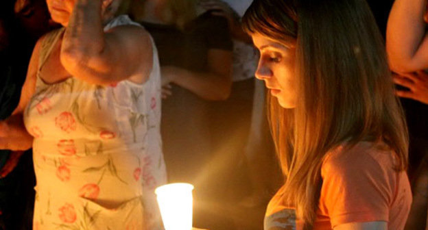 Участница акции в память о жертвах наводнения в Крымске. Краснодарский край, 7 июля 2013 г. Фото Андрея Кошика для "Кавказского узла"