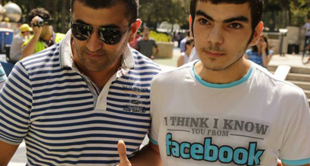 Задержание участника пикета в поддержку арестованных активистов. Баку, 21 июля 2013 г. Фото Азиза Каримова для "Кавказского узла"