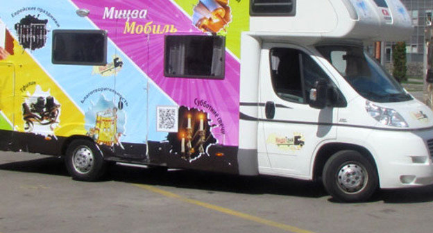 Мицва-мобиль участников Еврейской этнографической экспедиции. Ставрополь, 19 июля 2013 г. Фото Семена Чарного для "Кавказского узла"