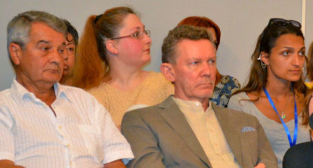 Участники VI международного грузино-российского поэтического фестиваля "Во весь голос" во время пресс-конференции. Тбилиси, 14 июля 2013 г. Фото Эдиты Бадасян для "Кавказского узла"